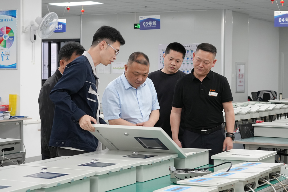 東至縣委常委、政法書記一行蒞臨我司參觀考察
